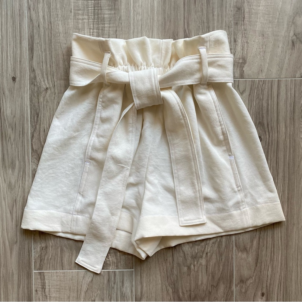 Aritzia wilfred high waisted belted paperbag short light birch size 0